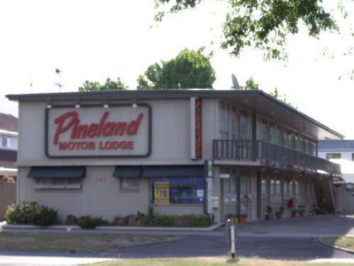 Pineland Motor Lodge