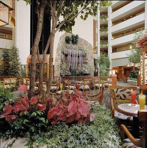 Embassy Suites Dallas - DFW Airport North Outdoor World