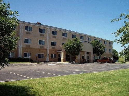 Country Inn & Suites Wichita Northeast